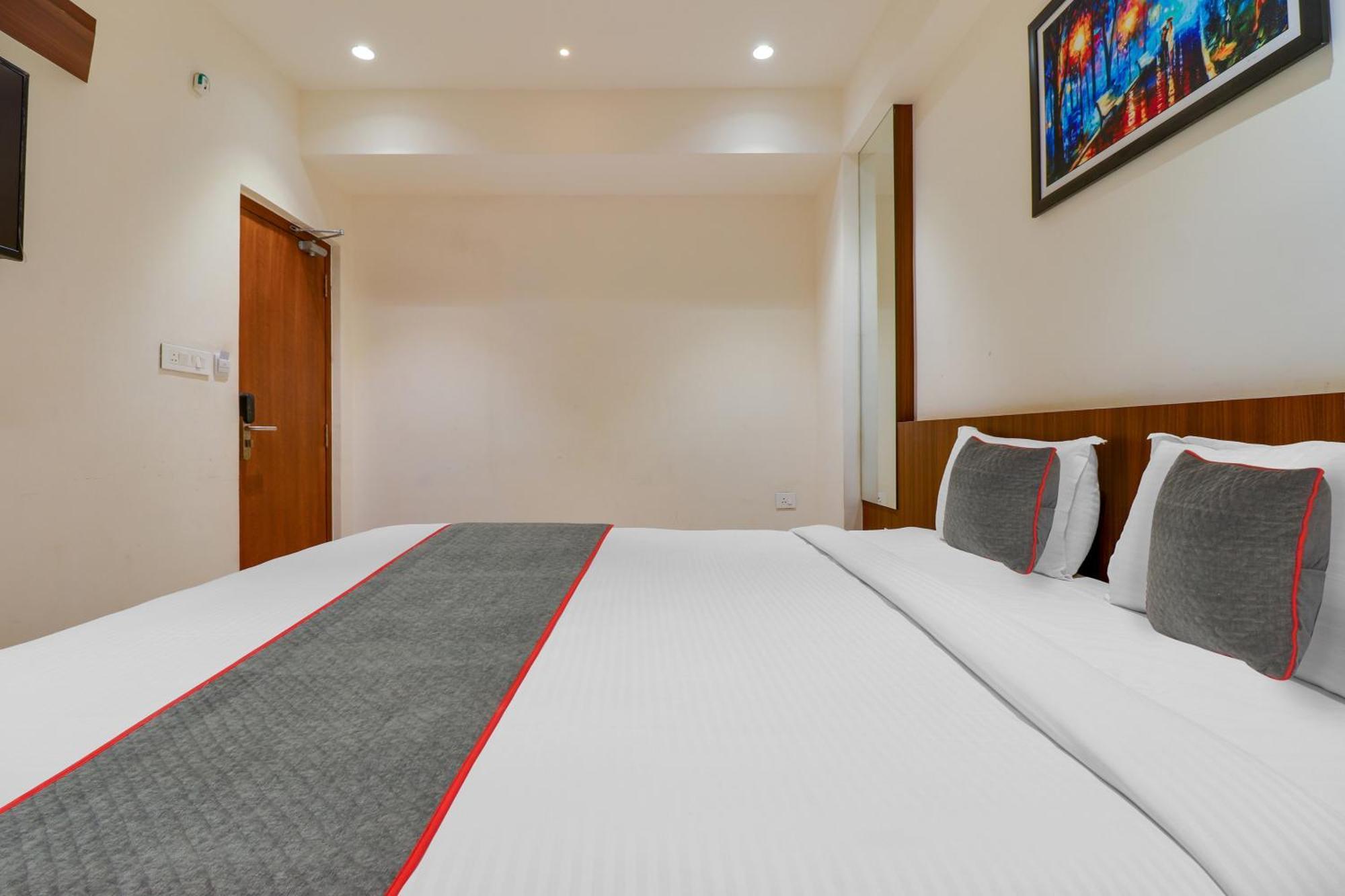 Super Townhouse Rcc Lamps Hotel Visakhapatnam Eksteriør billede