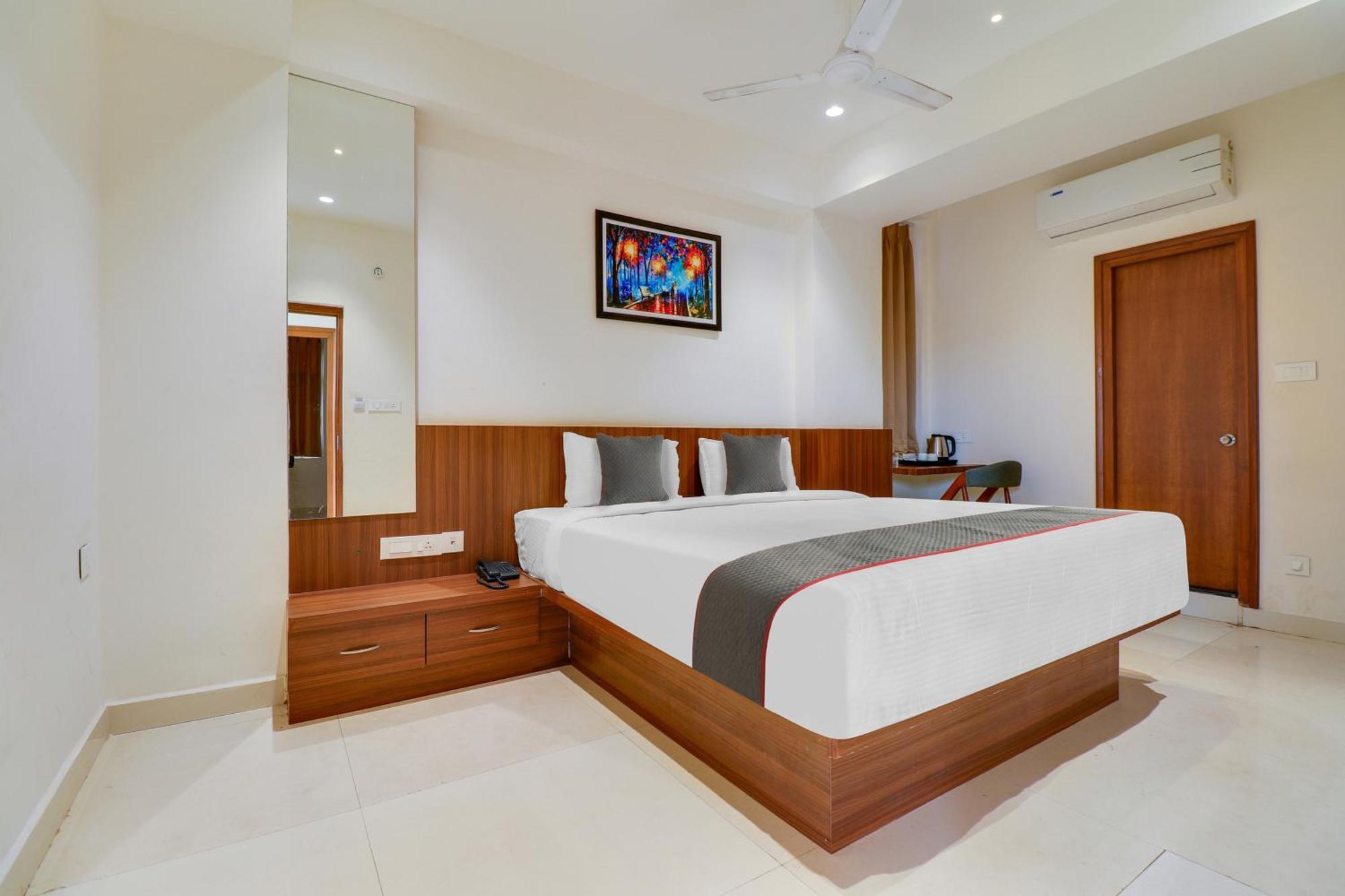 Super Townhouse Rcc Lamps Hotel Visakhapatnam Eksteriør billede