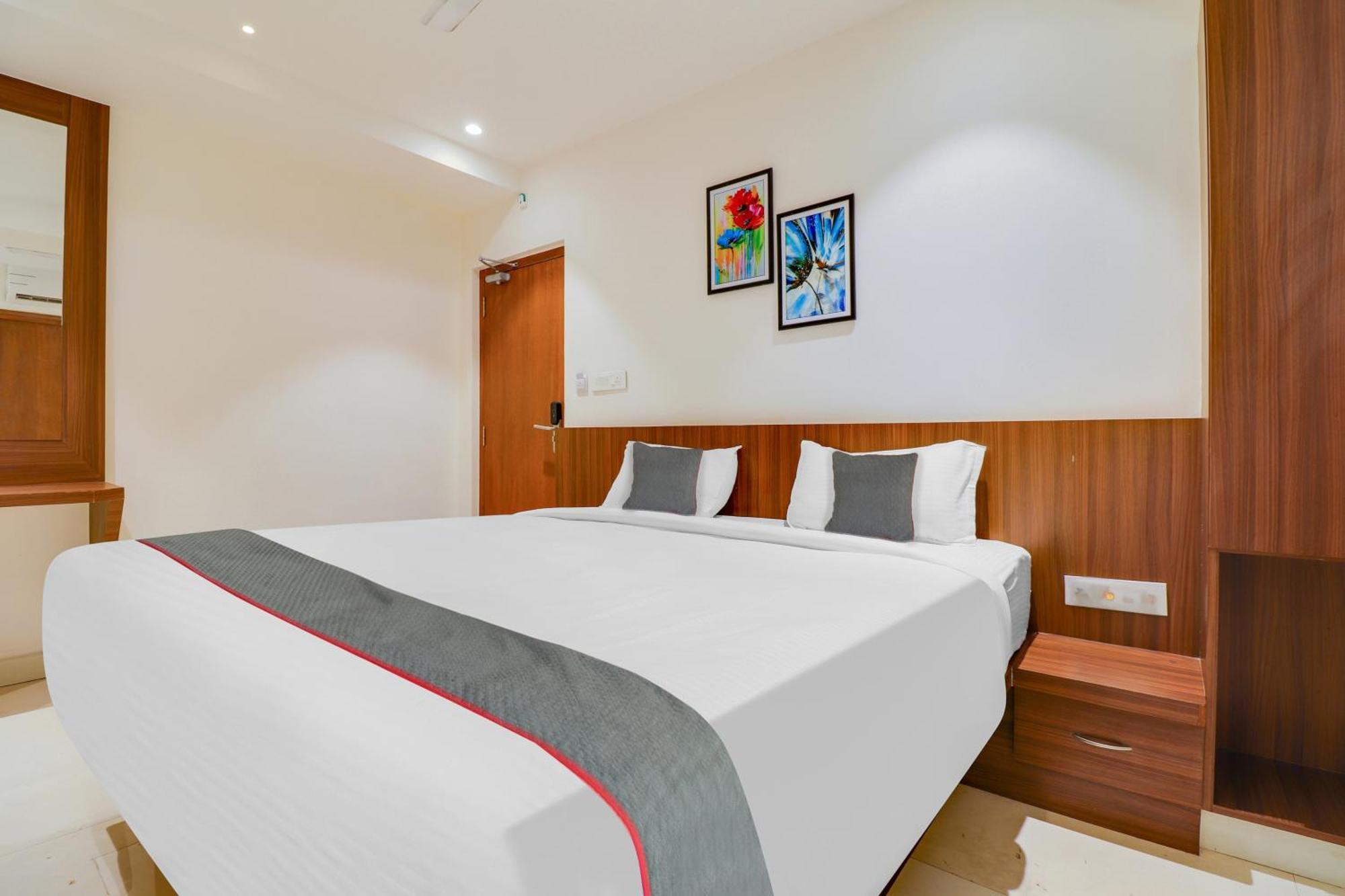 Super Townhouse Rcc Lamps Hotel Visakhapatnam Eksteriør billede