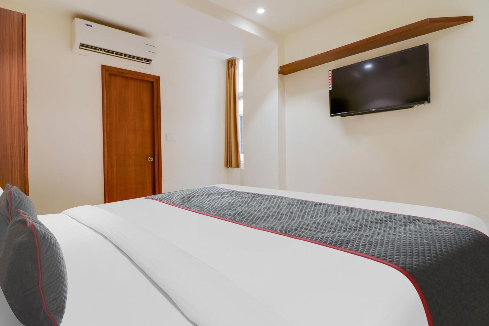 Super Townhouse Rcc Lamps Hotel Visakhapatnam Eksteriør billede