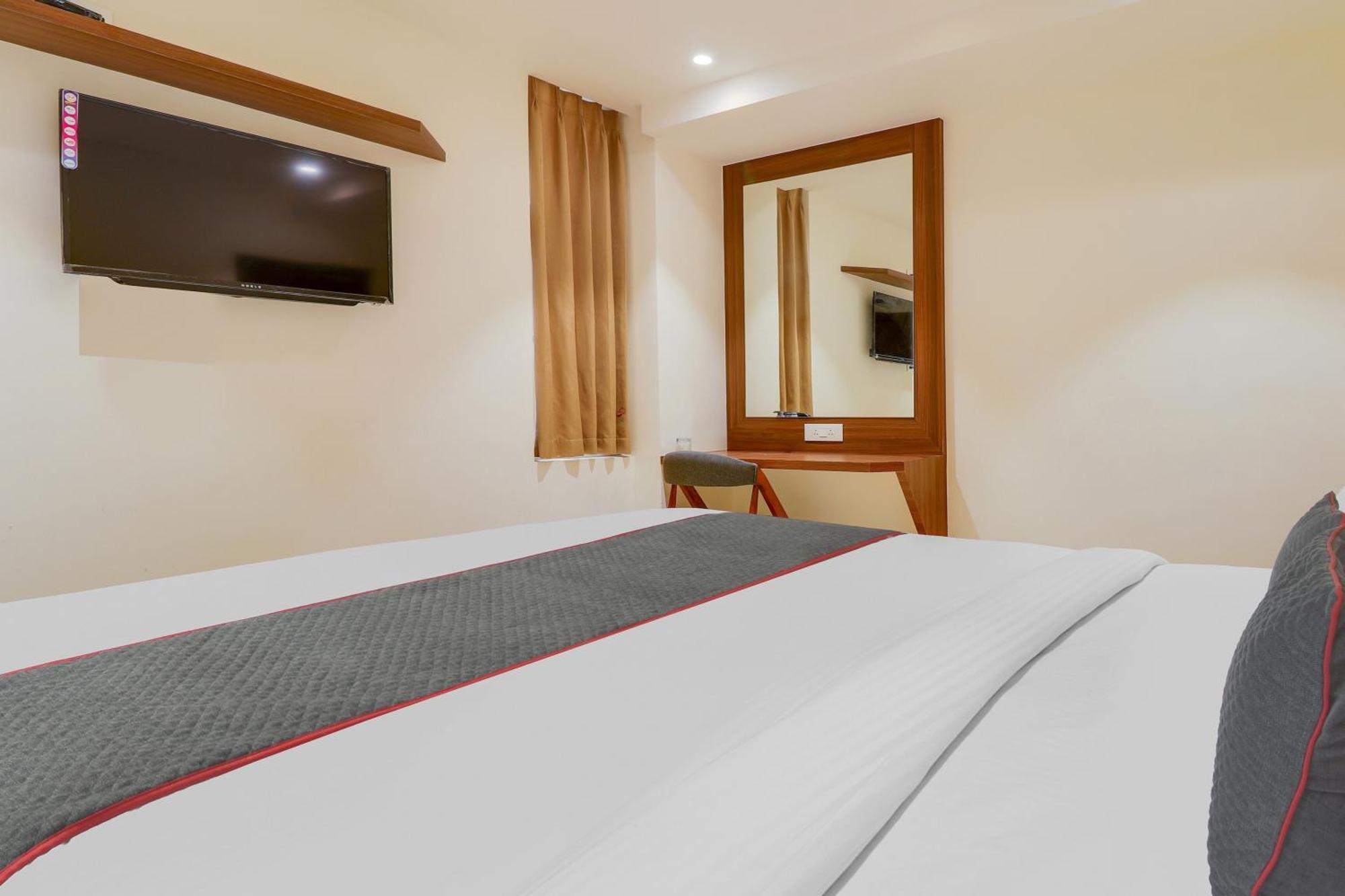 Super Townhouse Rcc Lamps Hotel Visakhapatnam Eksteriør billede