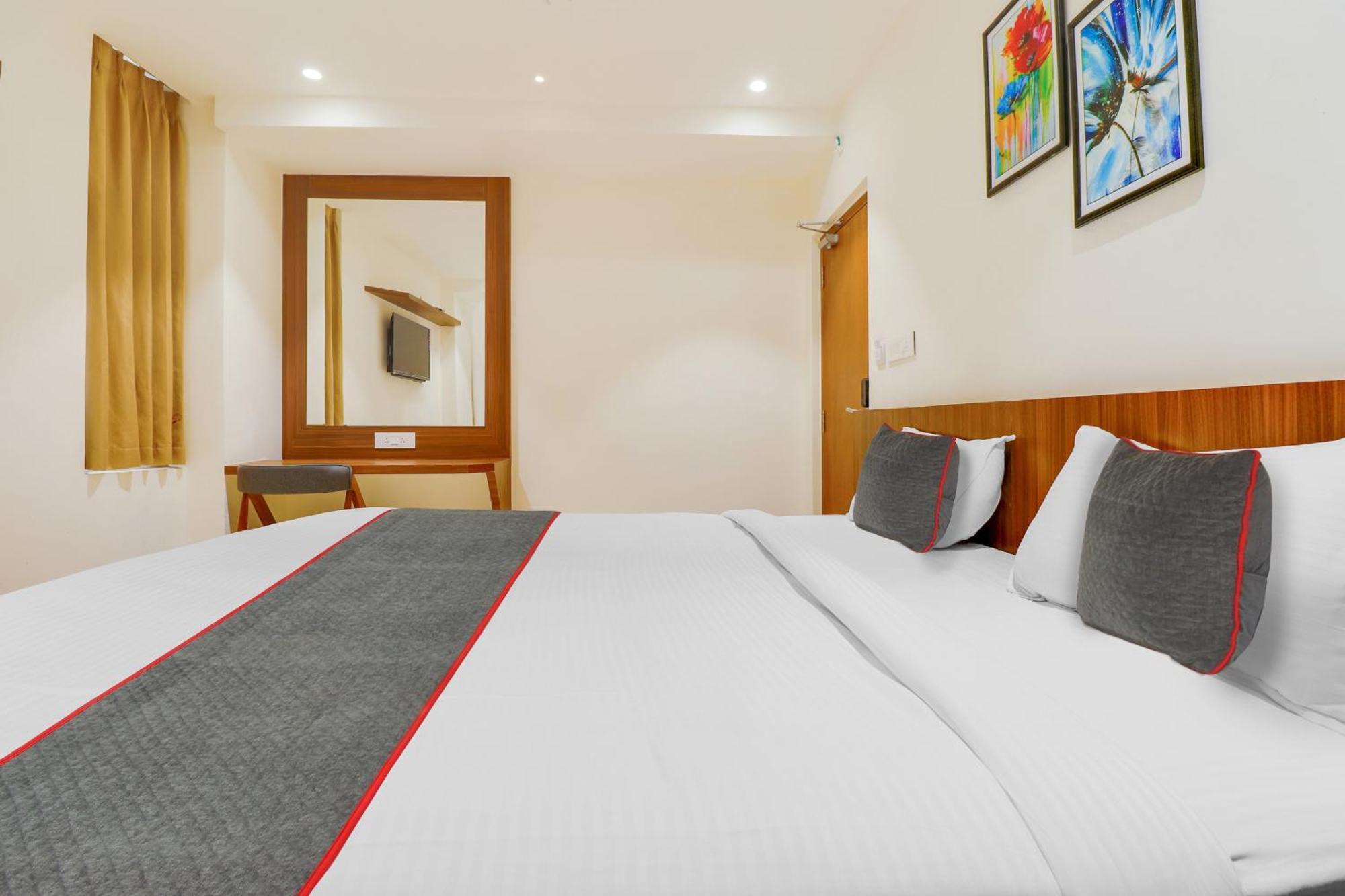 Super Townhouse Rcc Lamps Hotel Visakhapatnam Eksteriør billede