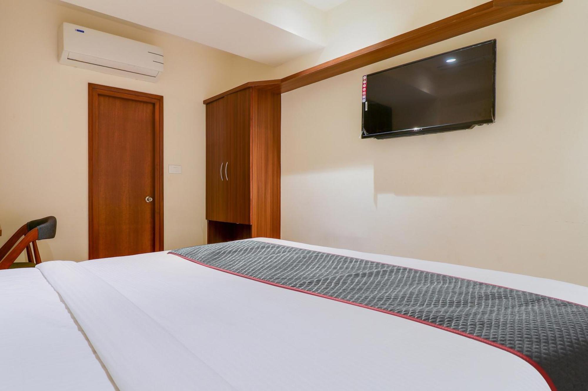 Super Townhouse Rcc Lamps Hotel Visakhapatnam Eksteriør billede