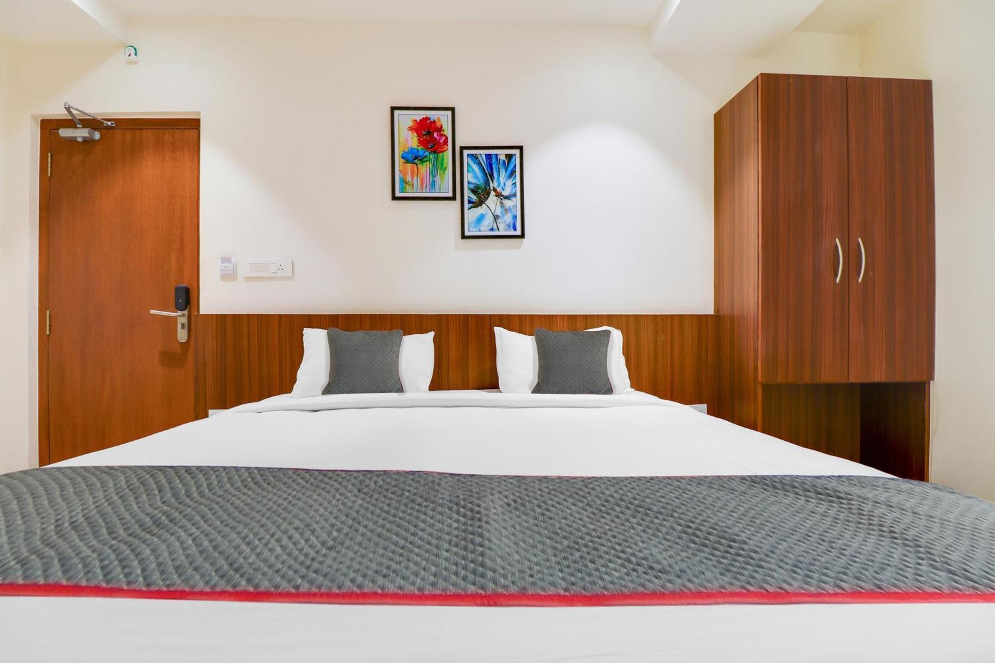 Super Townhouse Rcc Lamps Hotel Visakhapatnam Eksteriør billede
